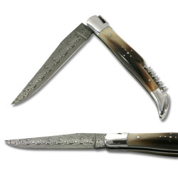 Couteau Laguiole avec manche en pointe de corne blonde et lame en acier damas, avec tire-bouchon